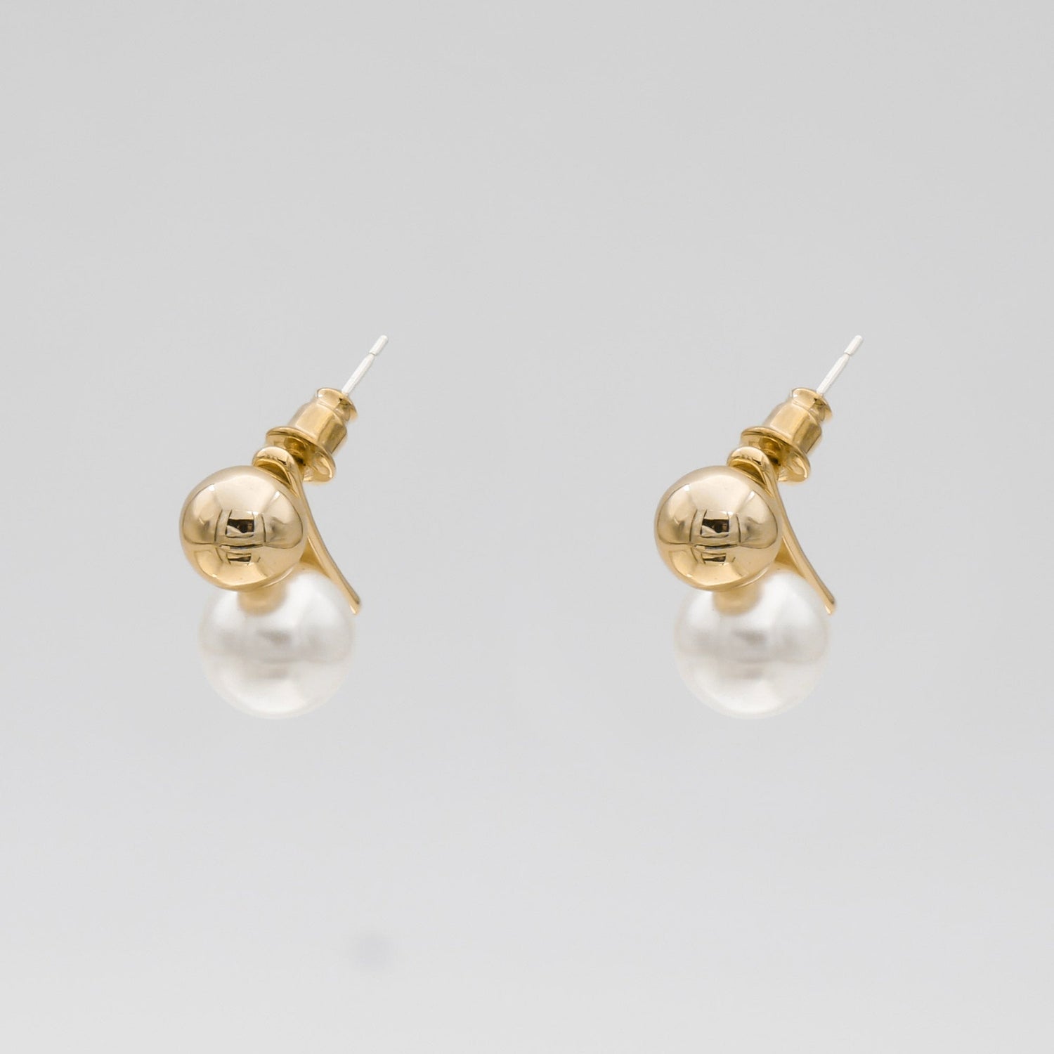 Pia Pearl Stud Earrings